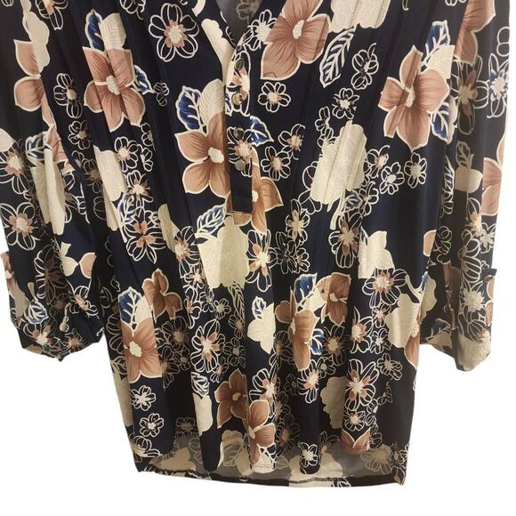 Vera Rose Navy Blue Pleated 3/4 Sleeve Floral Top Size Large NWOT - Picture 5 of 9
